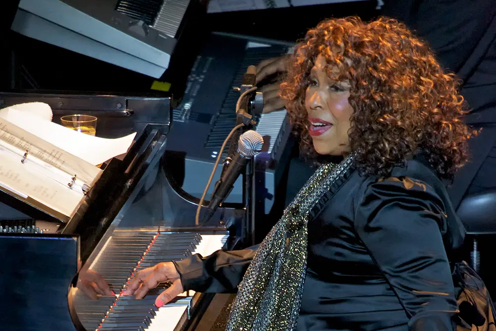 2012 – Roberta Flack performed at Carolina Theatre’s annual fundraiser Command Performance on April 19, 2012